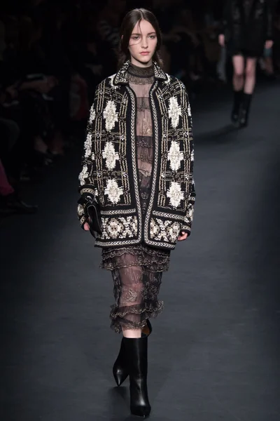 Look 48